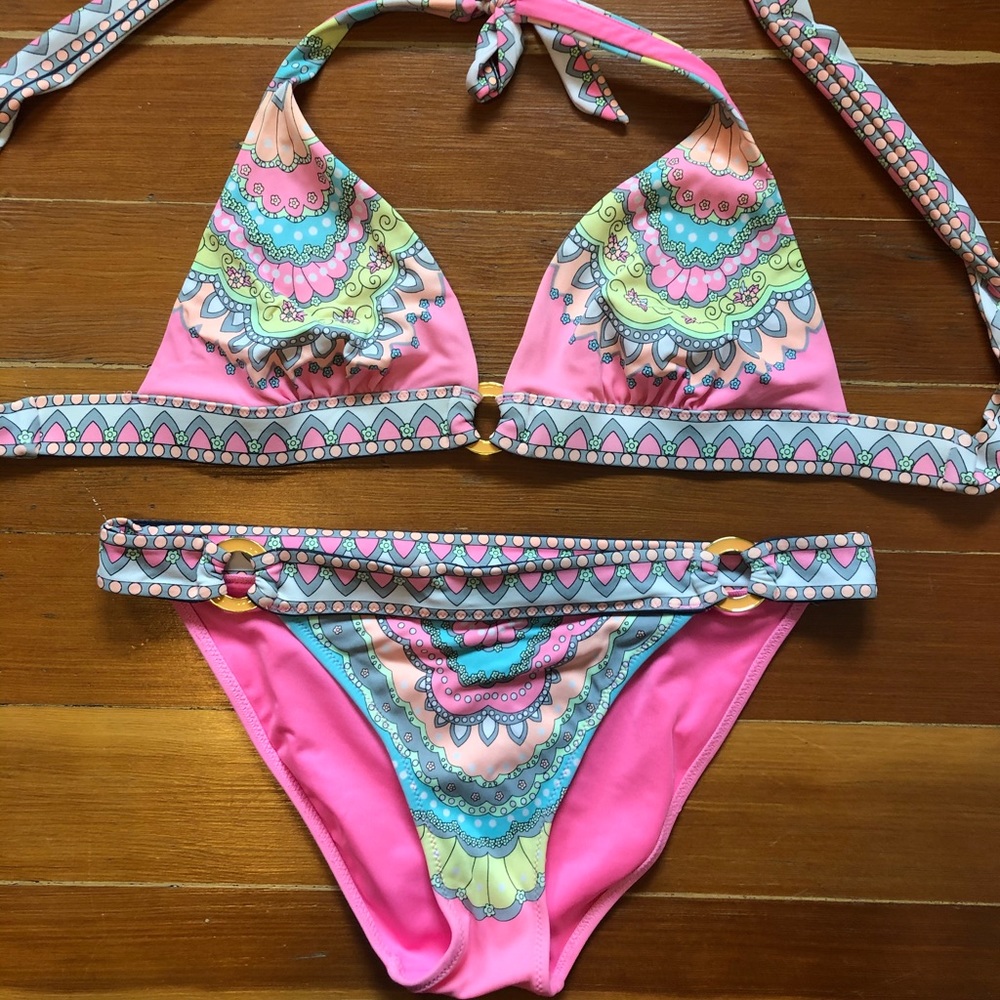 CUTE! Victoria Secret bikini! Triangle top size large. Bottoms size small.